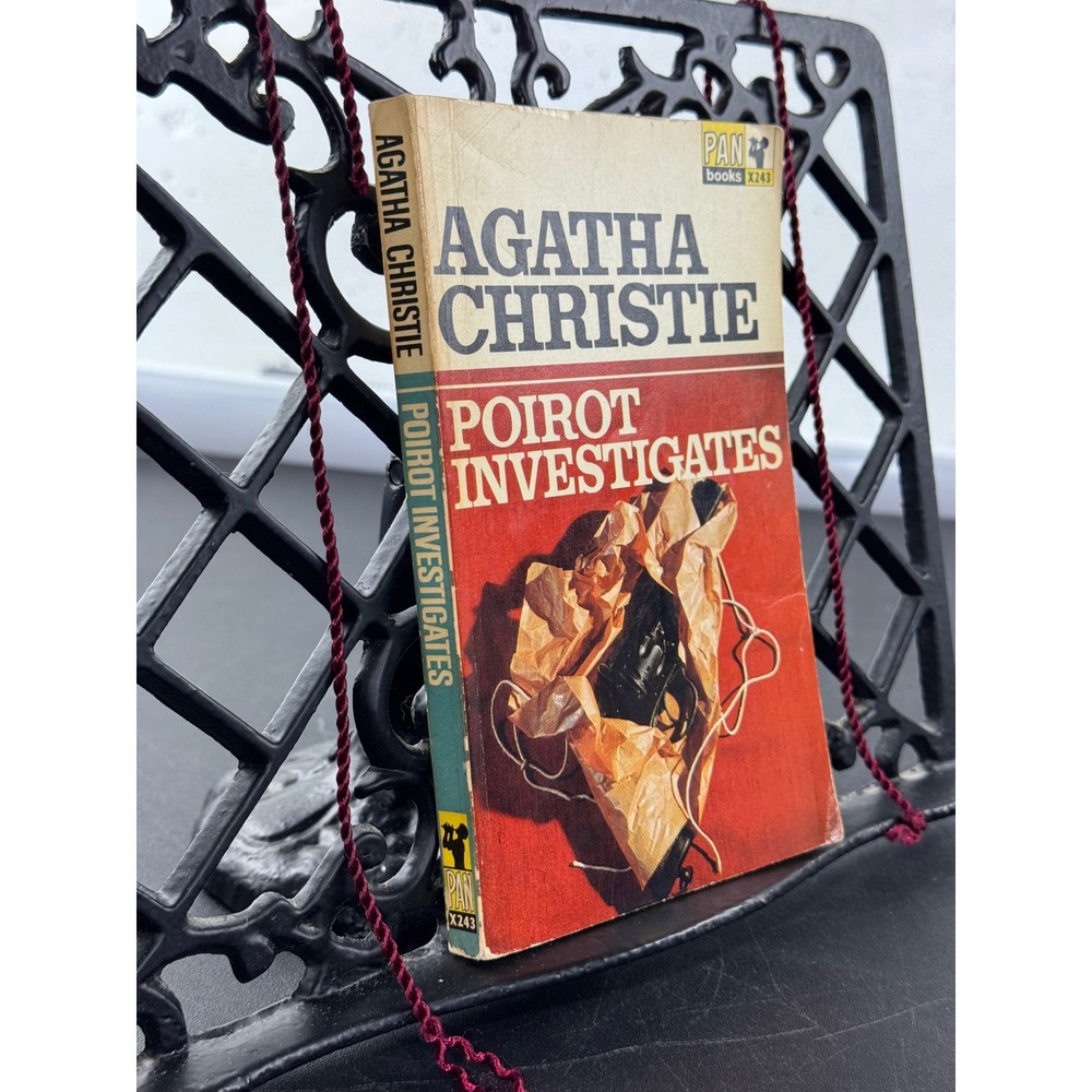 Agatha Christie Poirot Investigates Pan Books 1967 Vintage Paperback X243